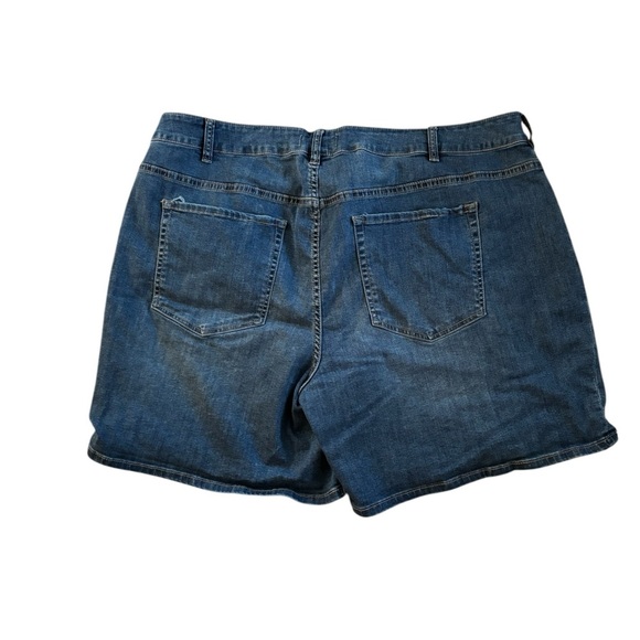 Lane Bryant Mid ~Rise Girlfriend Essential Stretch Short Sz 26 Plus Pearl Detail - Picture 3 of 7